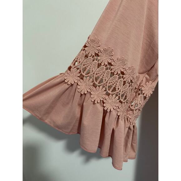 Ruffled Sleeve Tunic w/crocheted cut out daisies by Win Wim - Picture 3 of 9